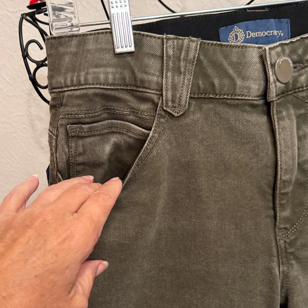 🫒🫒🫒BOGOHO🫒🫒🫒Democracy Olive Green Wide Leg Jeans-Size 4 - Picture 4 of 14